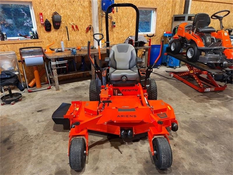 Ariens Zenith 60" SD - Sekačka na trávu: obrázek 2 Ariens Zenith 60" SD - Sekačka na trávu: obrázek 2