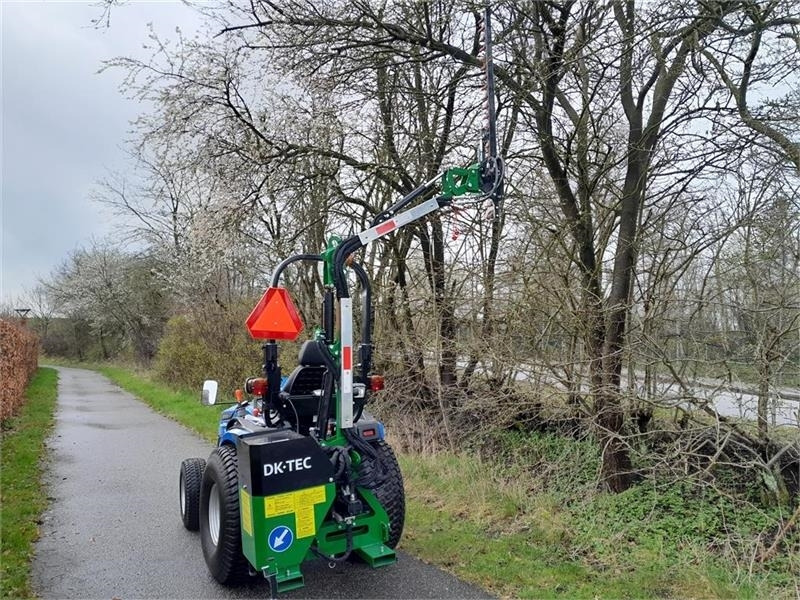 Dk-Tec AM220 - Příkopová sekačka: obrázek 4 Dk-Tec AM220 - Příkopová sekačka: obrázek 4