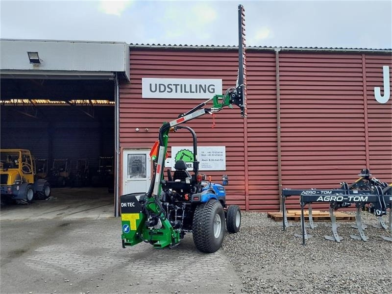 Dk-Tec AM220 - Příkopová sekačka: obrázek 1 Dk-Tec AM220 - Příkopová sekačka: obrázek 1