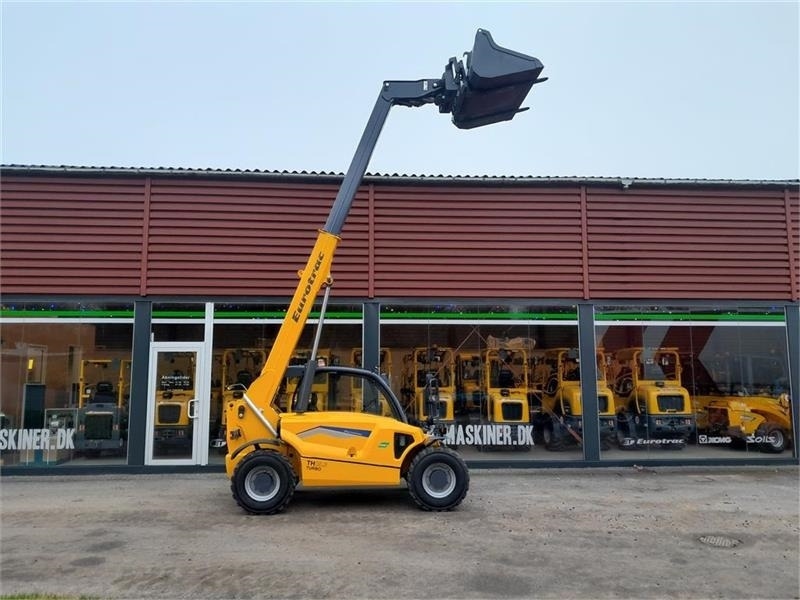 - - - EUROTRAC TH25.6 - Teleskopický manipulátor: obrázek 2 - - - EUROTRAC TH25.6 - Teleskopický manipulátor: obrázek 2