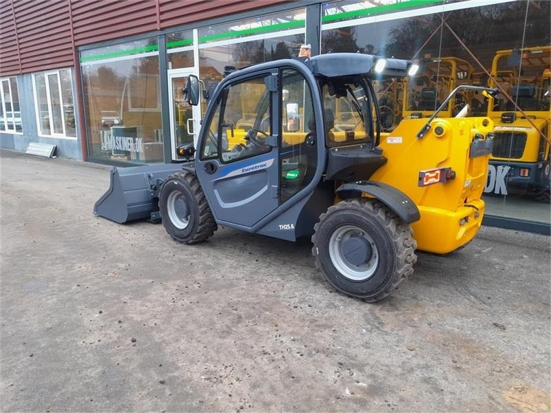 - - - EUROTRAC TH25.6 FABRIKS NY - Teleskopický manipulátor: obrázek 3 - - - EUROTRAC TH25.6 FABRIKS NY - Teleskopický manipulátor: obrázek 3