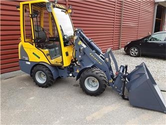 Eurotrac W11 med lang arm, førerhus, skovl og gafler - Kloubový nakladač: obrázek 1 Eurotrac W11 med lang arm, førerhus, skovl og gafler - Kloubový nakladač: obrázek 1