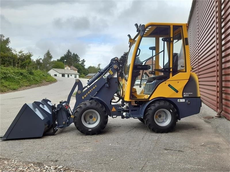 Eurotrac W11 med lang arm, førerhus, skovl og gafler - Kloubový nakladač: obrázek 3 Eurotrac W11 med lang arm, førerhus, skovl og gafler - Kloubový nakladač: obrázek 3