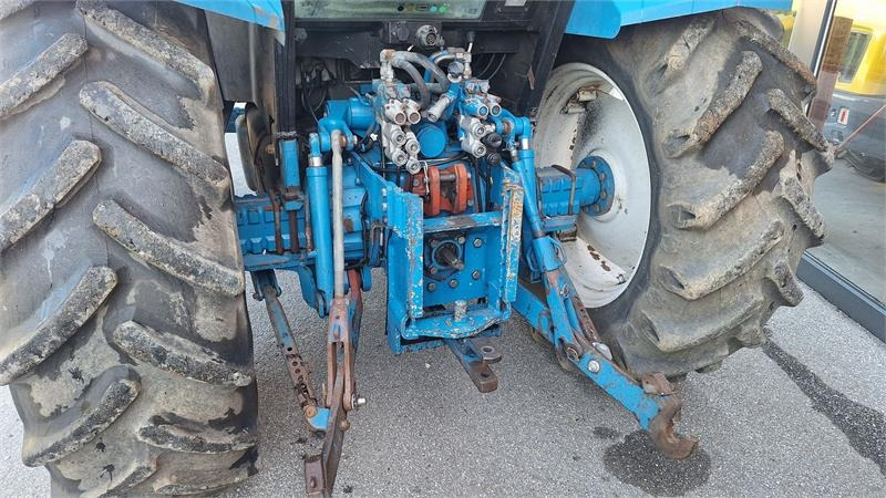 Ford 8240 - Traktor: obrázek 4 Ford 8240 - Traktor: obrázek 4