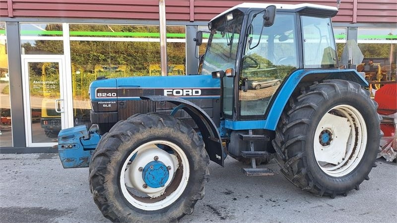 Ford 8240 - Traktor: obrázek 1 Ford 8240 - Traktor: obrázek 1
