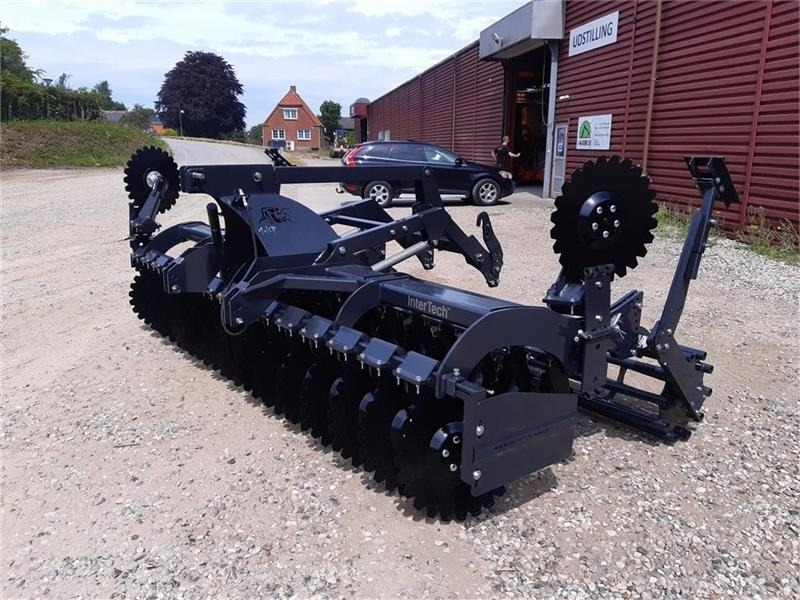 Inter-Tech Diskharve 4 meter J-Maskiner 4 meter med hydraulis - Talířové brány: obrázek 1 Inter-Tech Diskharve 4 meter J-Maskiner 4 meter med hydraulis - Talířové brány: obrázek 1