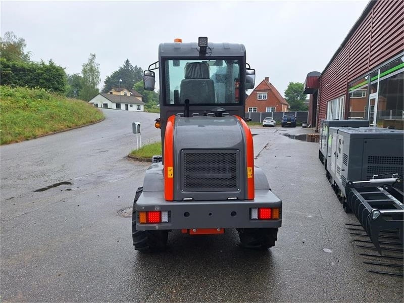 - - - LE908 - Kloubový nakladač: obrázek 3 - - - LE908 - Kloubový nakladač: obrázek 3