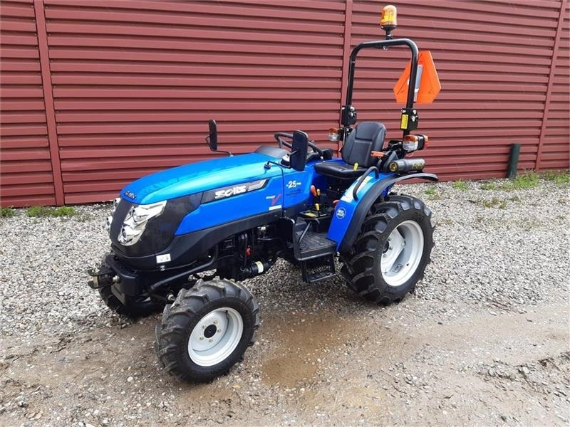 Solis 26 servostyring og brede traktor dæk - Komunální traktor: obrázek 1 Solis 26 servostyring og brede traktor dæk - Komunální traktor: obrázek 1