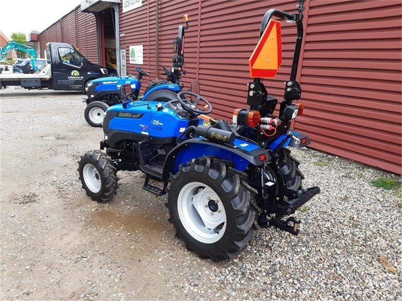 Solis 26 servostyring og brede traktor dæk - Komunální traktor: obrázek 2 Solis 26 servostyring og brede traktor dæk - Komunální traktor: obrázek 2