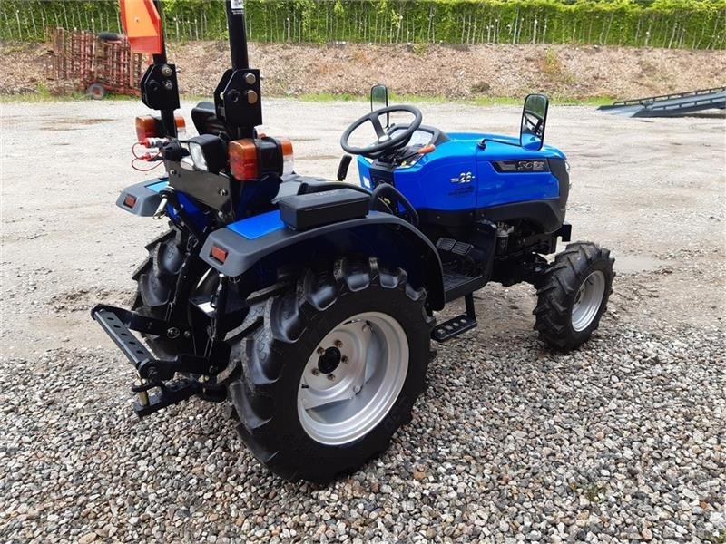 Solis 26 servostyring og brede traktor dæk - Komunální traktor: obrázek 4 Solis 26 servostyring og brede traktor dæk - Komunální traktor: obrázek 4