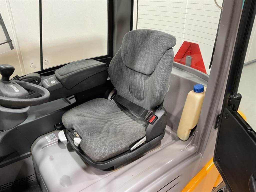 Jungheinrich EFG 320 - Elektrický vysokozdvižný vozík: obrázek 5 Jungheinrich EFG 320 - Elektrický vysokozdvižný vozík: obrázek 5