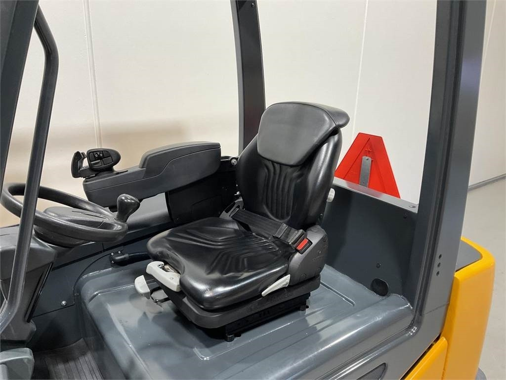 Jungheinrich EFG S30 - Elektrický vysokozdvižný vozík: obrázek 5 Jungheinrich EFG S30 - Elektrický vysokozdvižný vozík: obrázek 5