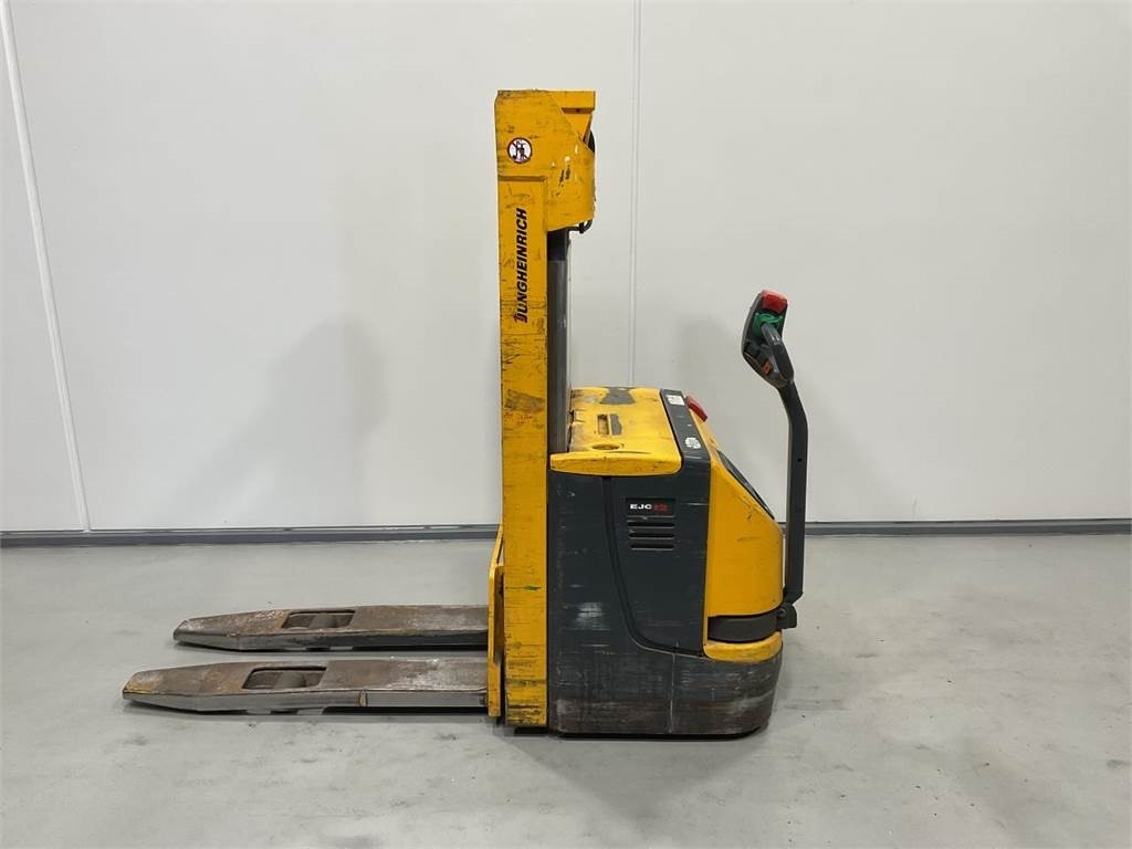 Jungheinrich EJC12 - Stohovací vozík: obrázek 3 Jungheinrich EJC12 - Stohovací vozík: obrázek 3