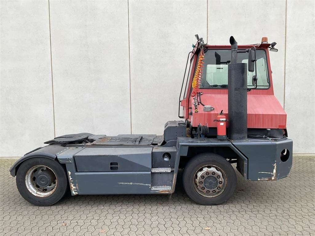 Terminálový traktor Kalmar TT2000: obrázek 1