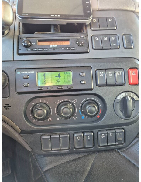 Chladírenský nákladní automobil DAF CF 330 // 2 compartments / Cold/freeze: obrázek 15