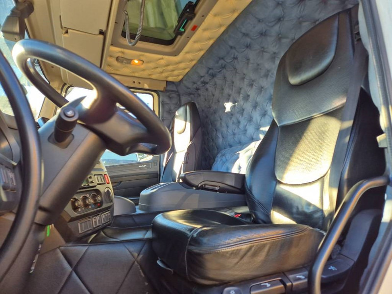 Chladírenský nákladní automobil DAF CF 330 // 2 compartments / Cold/freeze: obrázek 10