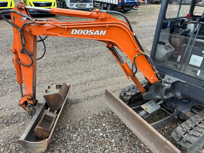 Doosan Slo 18 - 1.8T with shovel pack and low hours - Mini rýpadlo: obrázek 2 Doosan Slo 18 - 1.8T with shovel pack and low hours - Mini rýpadlo: obrázek 2