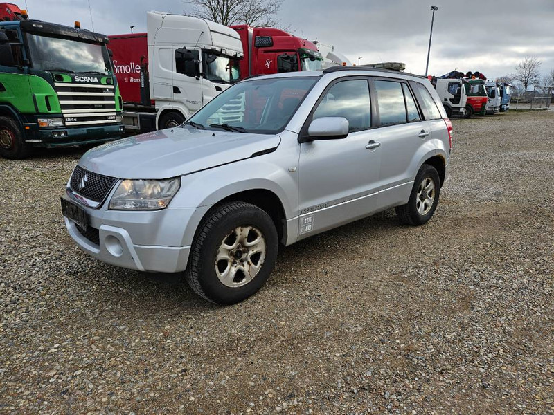 Suzuki Grand Vitara 2,0 GLX aut. Van 5d - Osobní auto: obrázek 1 Suzuki Grand Vitara 2,0 GLX aut. Van 5d - Osobní auto: obrázek 1
