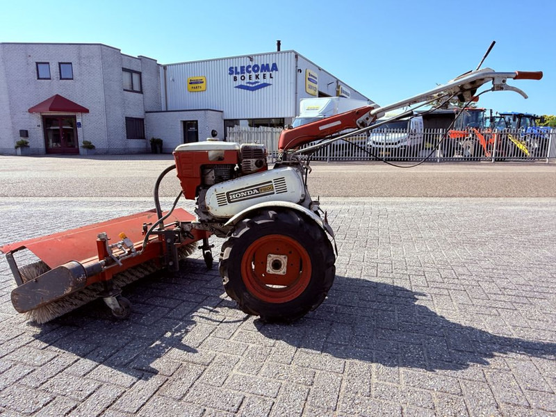 Honda F800 Veegmachine - Zametací vůz: obrázek 1 Honda F800 Veegmachine - Zametací vůz: obrázek 1