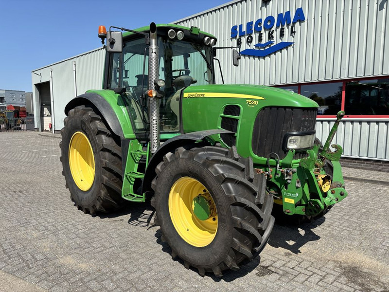 John Deere 7530 Premium AutoPowr - Traktor: obrázek 4 John Deere 7530 Premium AutoPowr - Traktor: obrázek 4