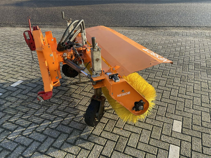 Nesbo Veegmachine HF1600S - Zametač pro Komunální/ Speciální technika: obrázek 5 Nesbo Veegmachine HF1600S - Zametač pro Komunální/ Speciální technika: obrázek 5