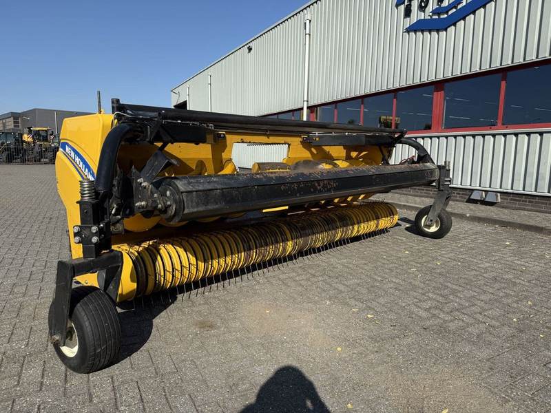 New Holland 380FP Gras Pickup - Kombajn: obrázek 4 New Holland 380FP Gras Pickup - Kombajn: obrázek 4