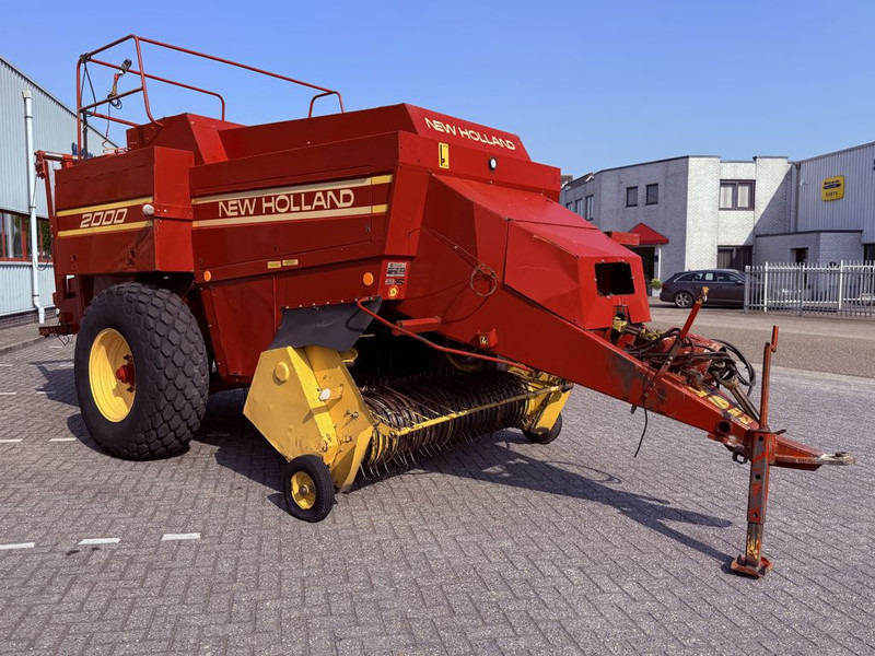 New Holland D2000 Big Baler - Lis na hranaté balíky: obrázek 1 New Holland D2000 Big Baler - Lis na hranaté balíky: obrázek 1