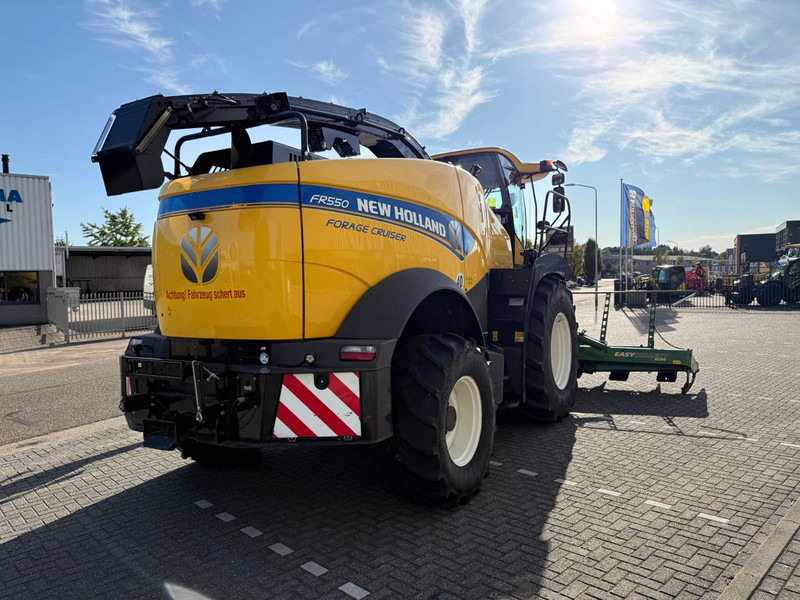 New Holland FR550 Forage Cruiser + Krone Easycollect - Sklízecí řezačka: obrázek 4 New Holland FR550 Forage Cruiser + Krone Easycollect - Sklízecí řezačka: obrázek 4