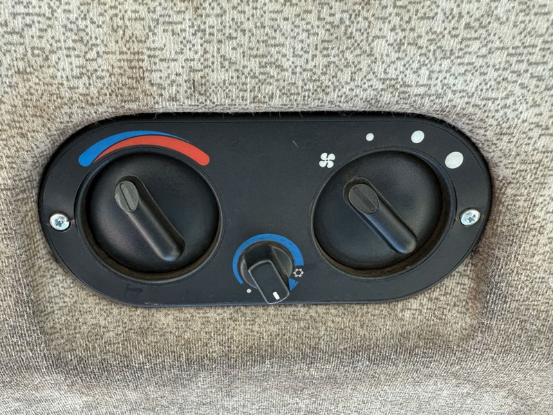 New Holland T5040 CAB + GPS leasing New Holland T5040 CAB + GPS: obrázek 19