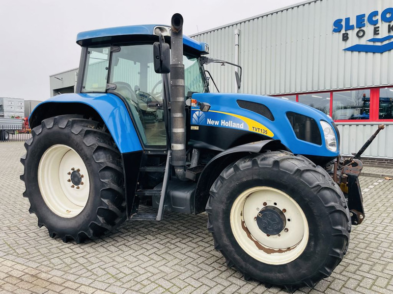 New Holland TVT 135 Transmissie CVT fronthef pto - Traktor: obrázek 4 New Holland TVT 135 Transmissie CVT fronthef pto - Traktor: obrázek 4