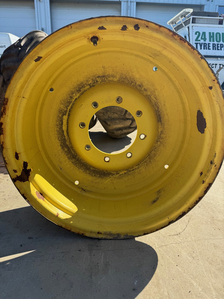 12X28 Used John Deere Rims - Ráfek pro Zemědělská technika: obrázek 1 12X28 Used John Deere Rims - Ráfek pro Zemědělská technika: obrázek 1