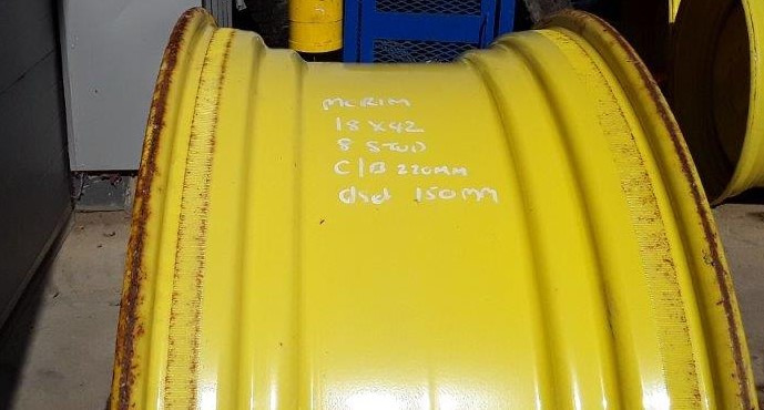 18X42 John Deere Used Rim - Ráfek pro Zemědělská technika: obrázek 2 18X42 John Deere Used Rim - Ráfek pro Zemědělská technika: obrázek 2