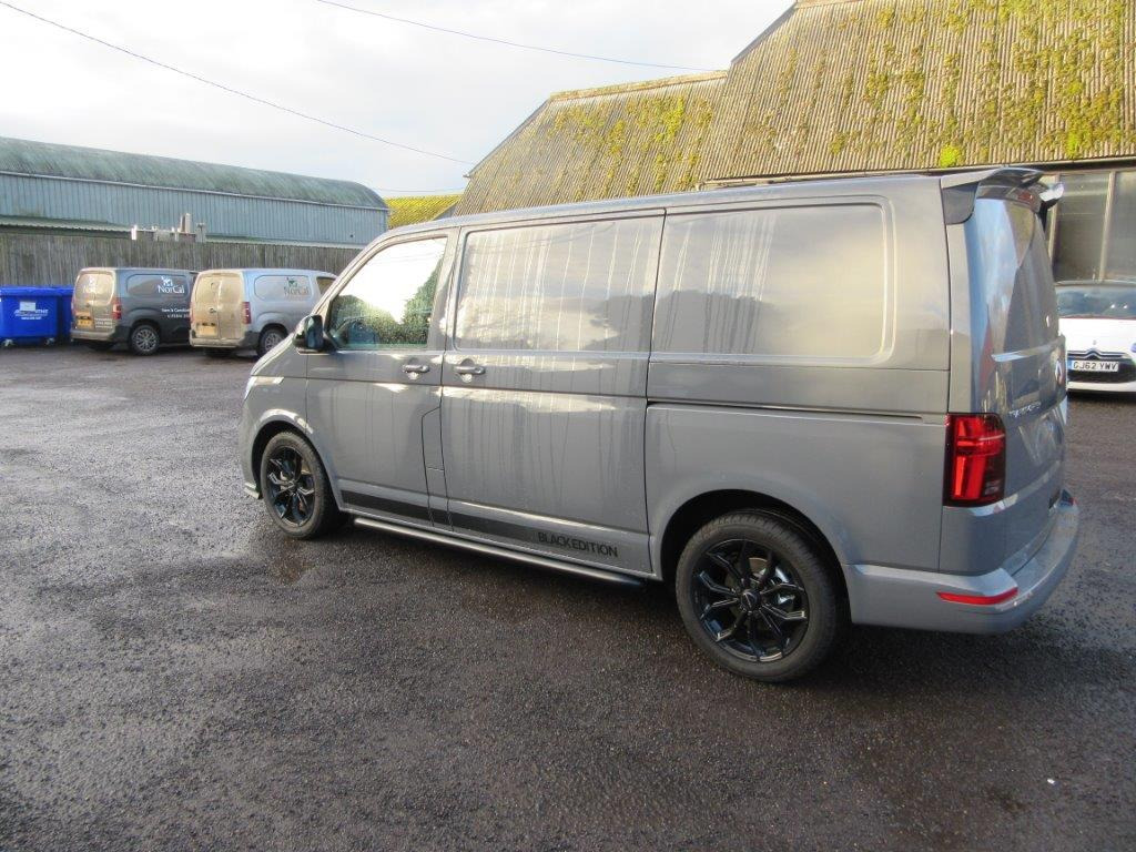 2025 Volkswagen Transporter Black Edition 2.0 BiDI 204 Sportline - Furgon: obrázek 5 2025 Volkswagen Transporter Black Edition 2.0 BiDI 204 Sportline - Furgon: obrázek 5