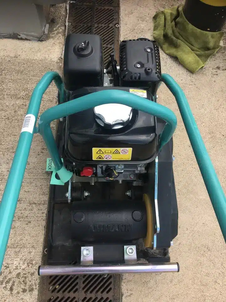 AMMANN APF12/40 - Vibrační deska: obrázek 4 AMMANN APF12/40 - Vibrační deska: obrázek 4
