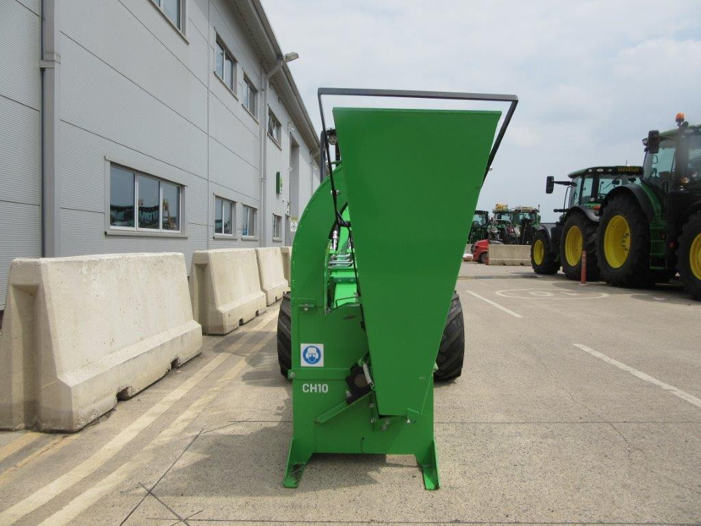 AVANT WOOD CHIPPER CH100 - Kloubový nakladač: obrázek 3 AVANT WOOD CHIPPER CH100 - Kloubový nakladač: obrázek 3
