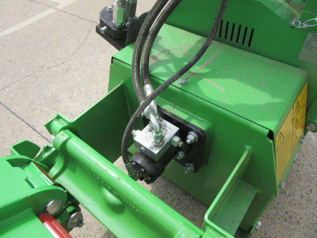 AVANT WOOD CHIPPER CH100 - Kloubový nakladač: obrázek 5 AVANT WOOD CHIPPER CH100 - Kloubový nakladač: obrázek 5