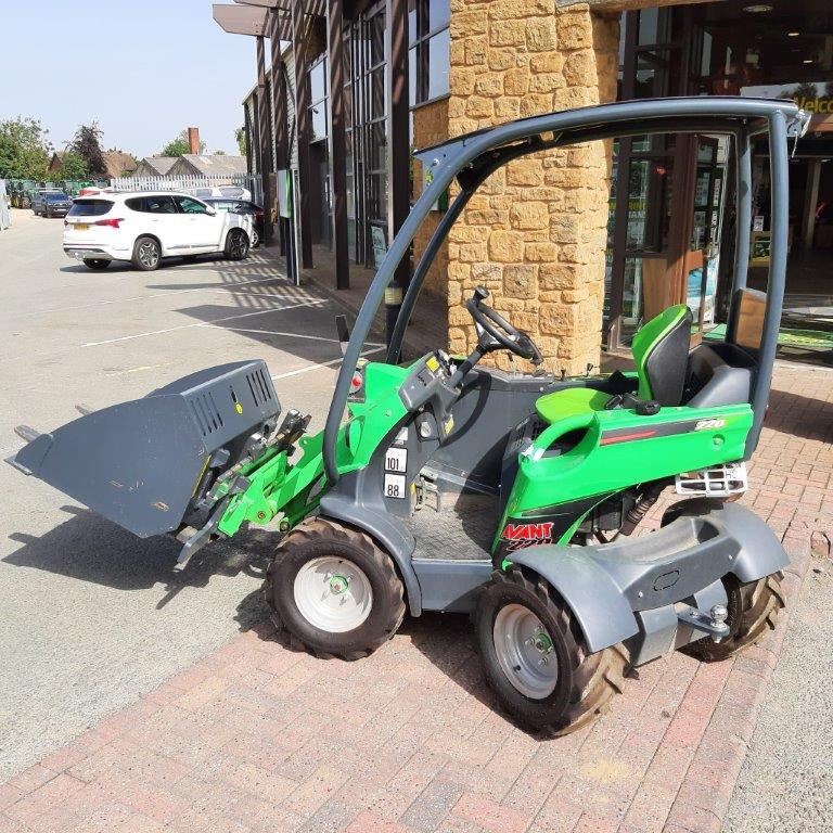 Avant 220 mini loader - Kloubový nakladač: obrázek 4 Avant 220 mini loader - Kloubový nakladač: obrázek 4