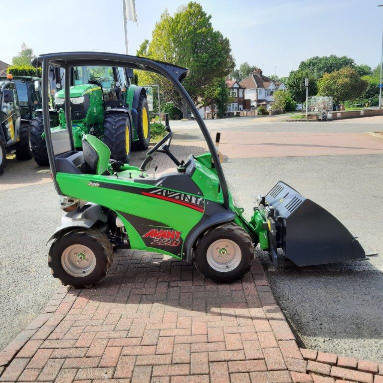 Avant 220 mini loader - Kloubový nakladač: obrázek 2 Avant 220 mini loader - Kloubový nakladač: obrázek 2