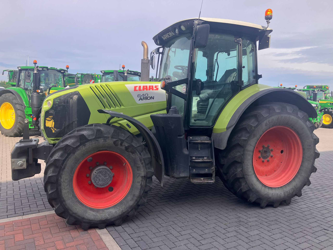 Claas Arion 640 - Traktor: obrázek 1 Claas Arion 640 - Traktor: obrázek 1