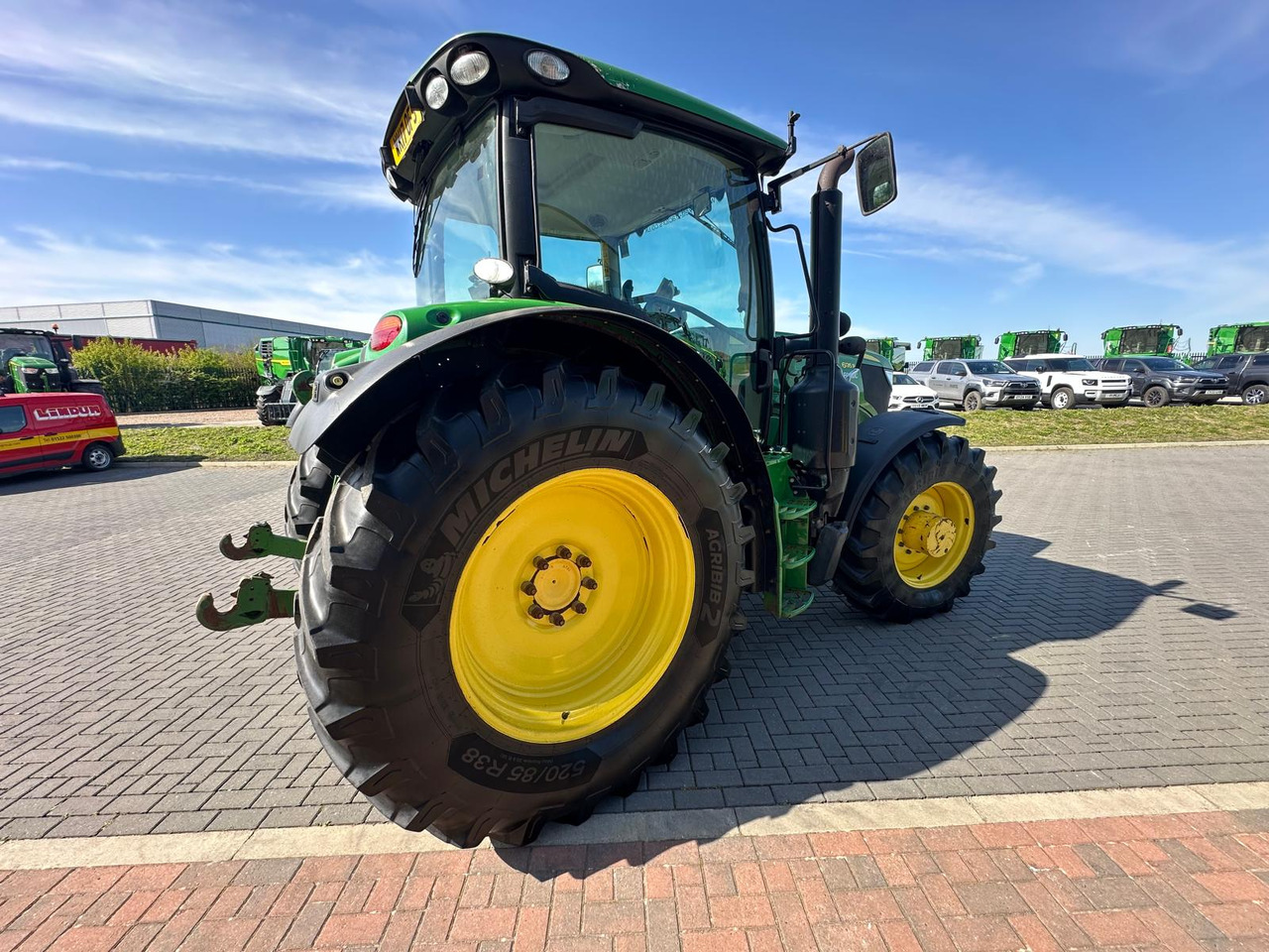 Traktor JOHN DEERE 6135R: obrázek 9