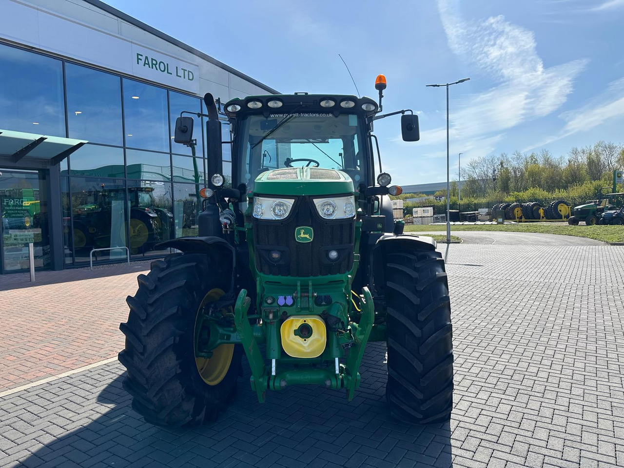 Traktor JOHN DEERE 6135R: obrázek 14