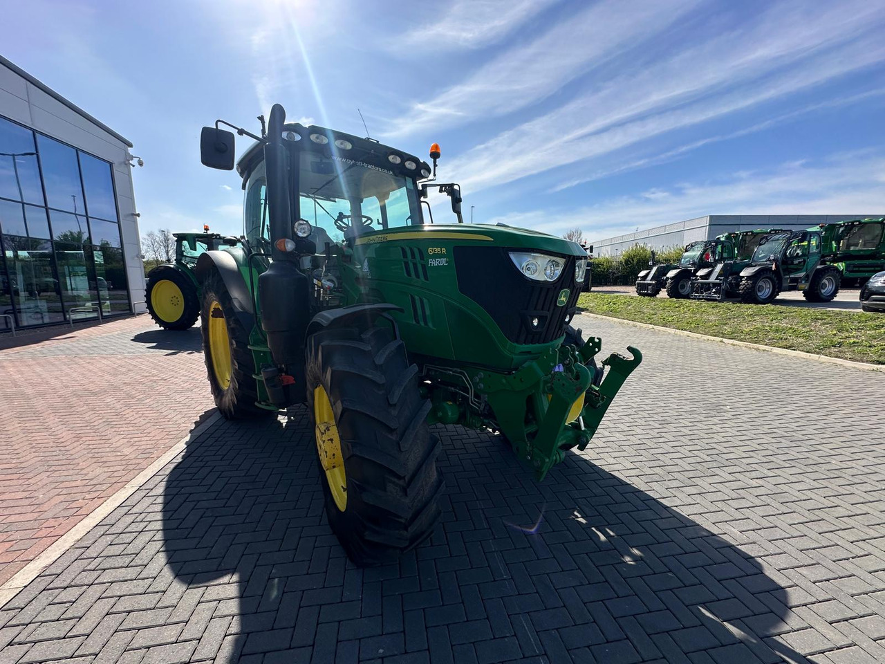 Traktor JOHN DEERE 6135R: obrázek 13