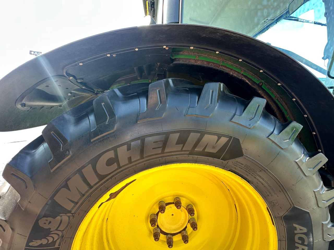 Traktor JOHN DEERE 6135R: obrázek 11