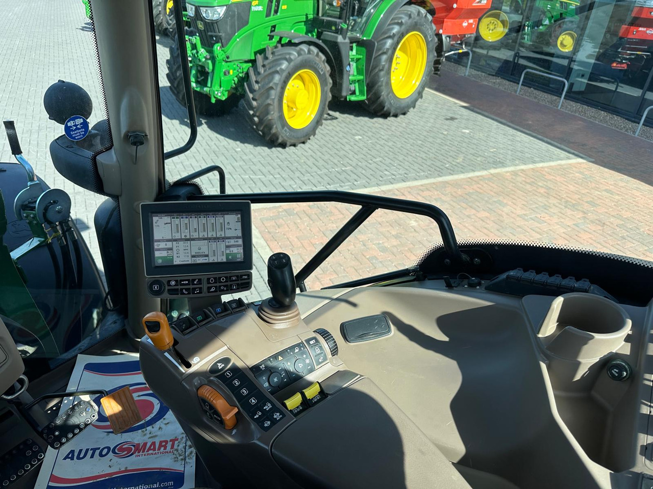 JOHN DEERE 6135R - Traktor: obrázek 2 JOHN DEERE 6135R - Traktor: obrázek 2