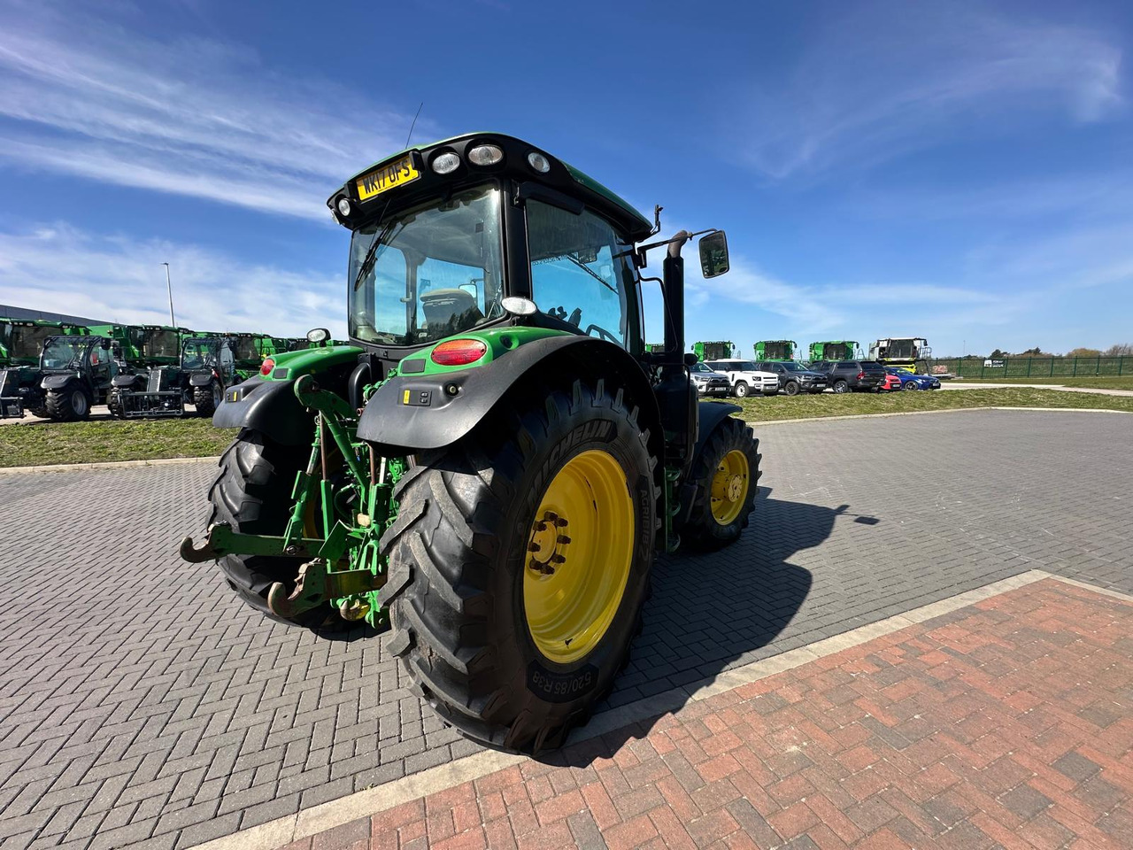 Traktor JOHN DEERE 6135R: obrázek 10