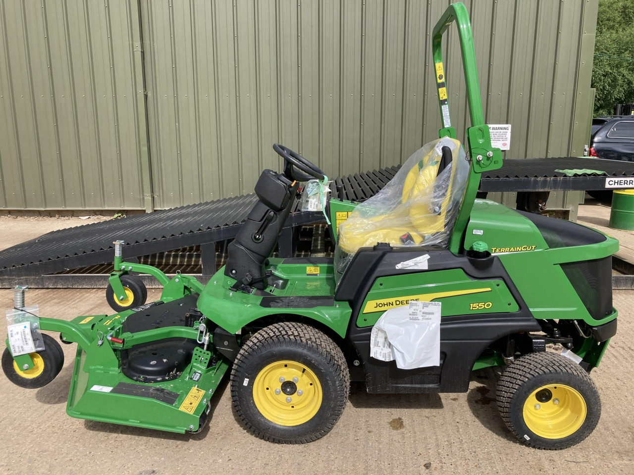 John Deere 1550 front mower - Sekačka na trávu: obrázek 3 John Deere 1550 front mower - Sekačka na trávu: obrázek 3