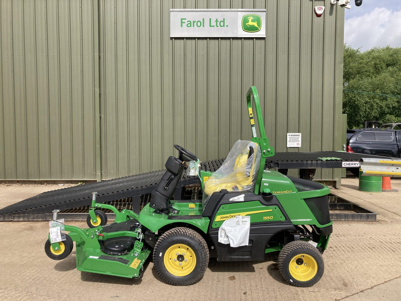 John Deere 1550 front mower - Sekačka na trávu: obrázek 2 John Deere 1550 front mower - Sekačka na trávu: obrázek 2