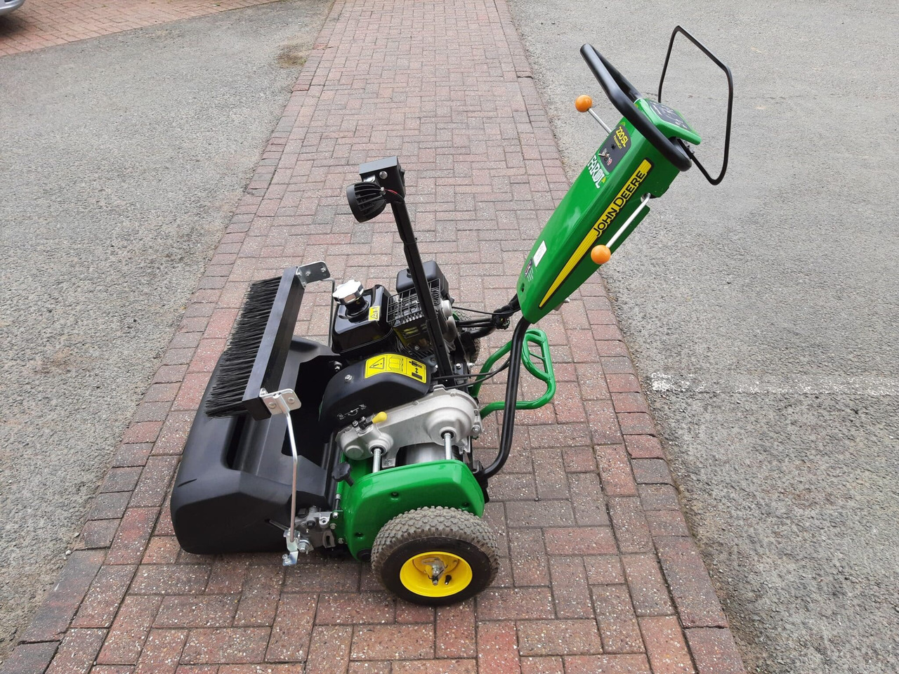 John Deere 220SL walk behind greens mower - Sekačka na trávu: obrázek 1 John Deere 220SL walk behind greens mower - Sekačka na trávu: obrázek 1