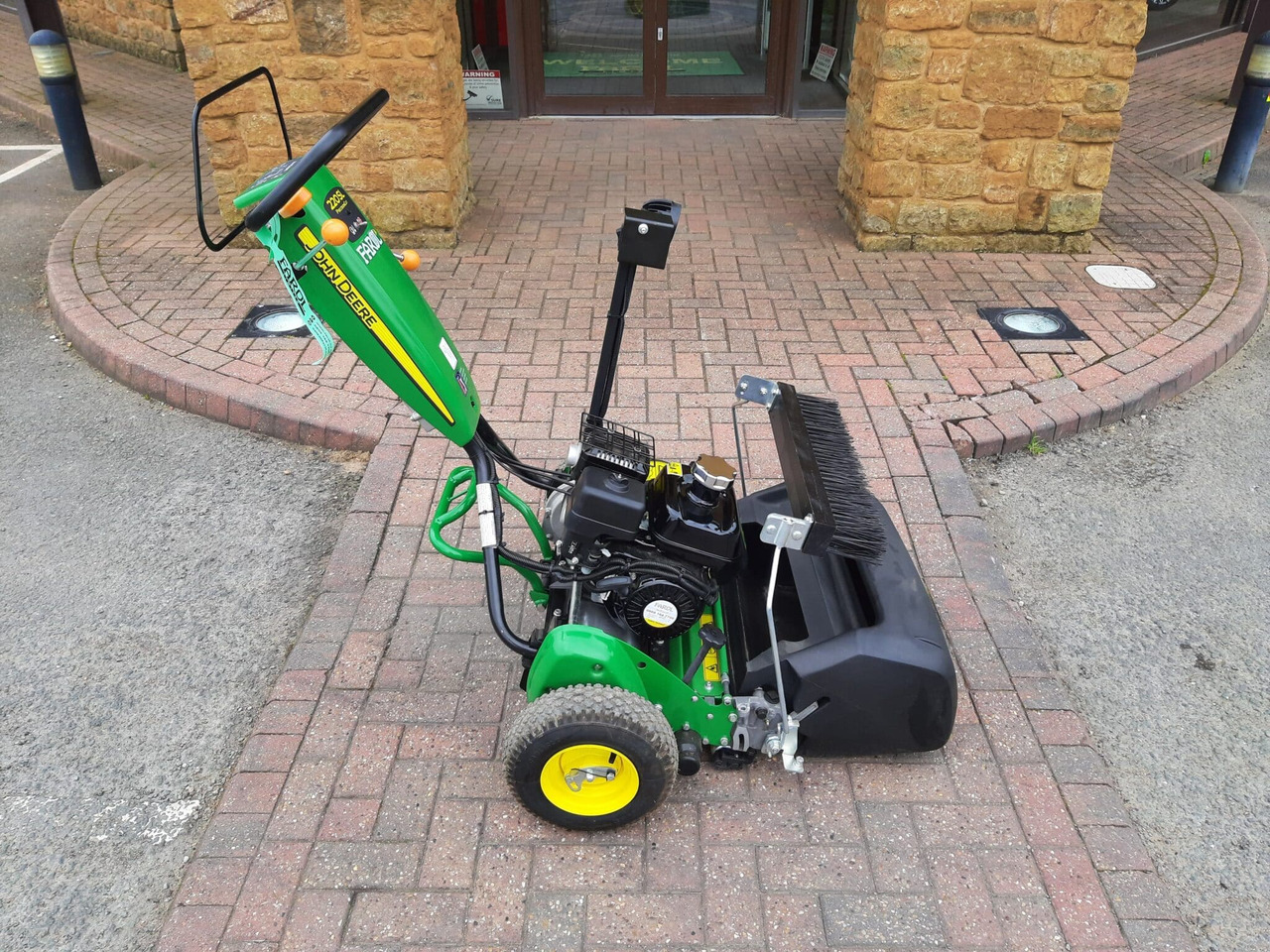 John Deere 220SL walk behind greens mower - Sekačka na trávu: obrázek 3 John Deere 220SL walk behind greens mower - Sekačka na trávu: obrázek 3