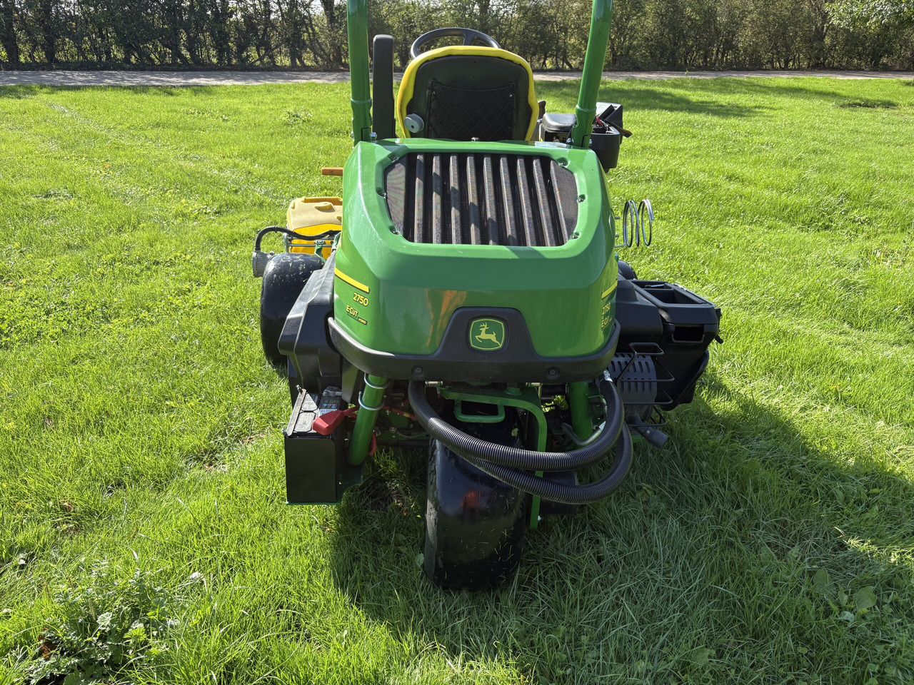 John Deere 2750E Triple Mower - Sekačka na trávu: obrázek 4 John Deere 2750E Triple Mower - Sekačka na trávu: obrázek 4
